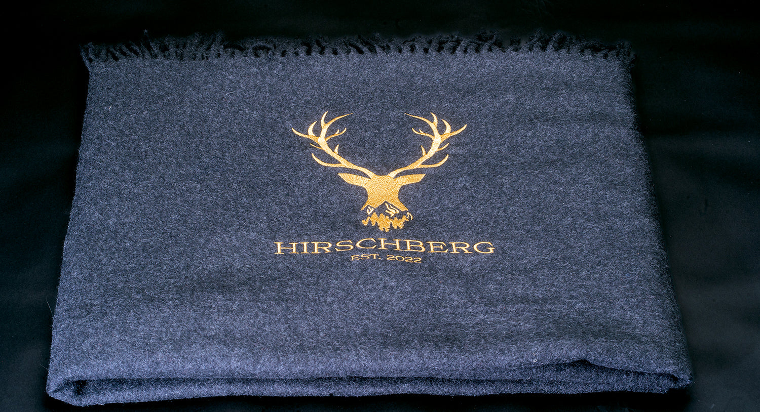 Kuscheldecke "Hirschberg" mit Stick
