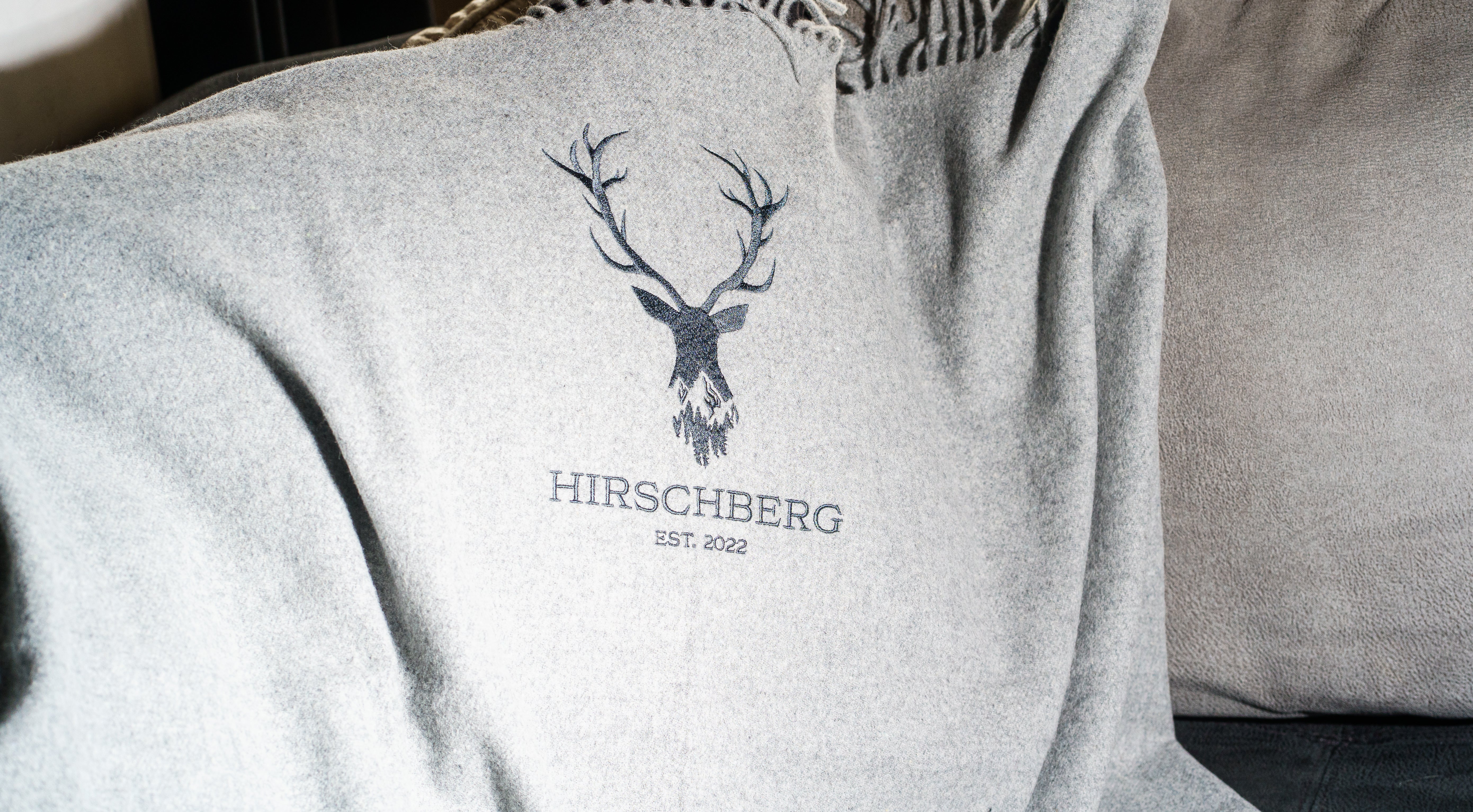 Kuscheldecke "Hirschberg" mit Stick
